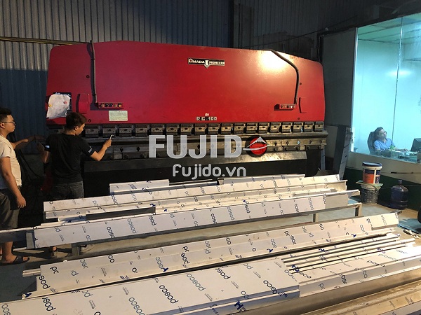 chan gap inox cua tu dong31