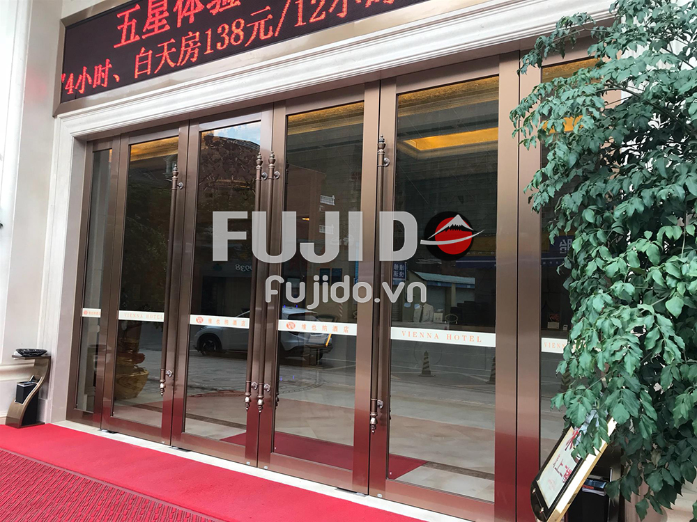 cong dung cua vach kinh khung inox co the ban chua biet 12