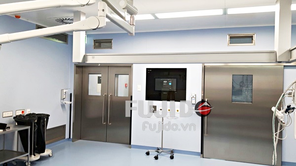 cua kho lanh cho nha may duoc 1