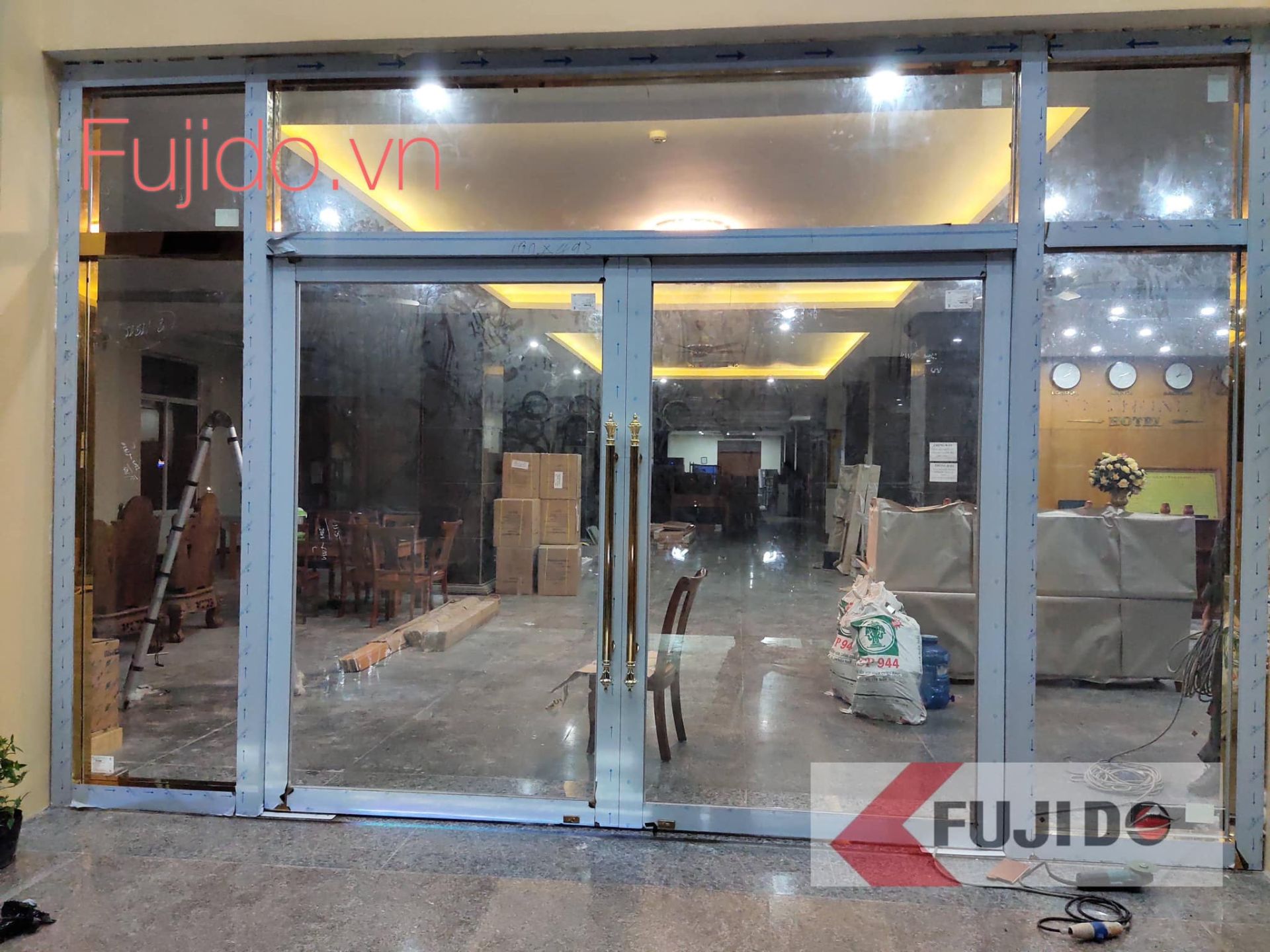 cua kinh chong chay203