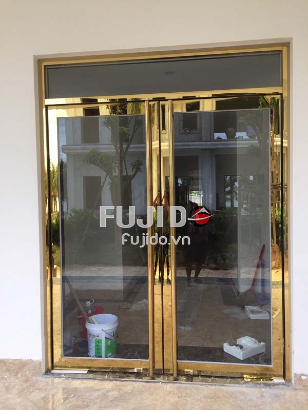 cua kinh khung inox vang guong 1 1