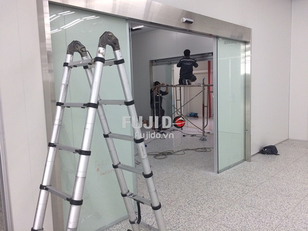 cua truot tu dong bi loi nguyen nhan vi dau 2 1