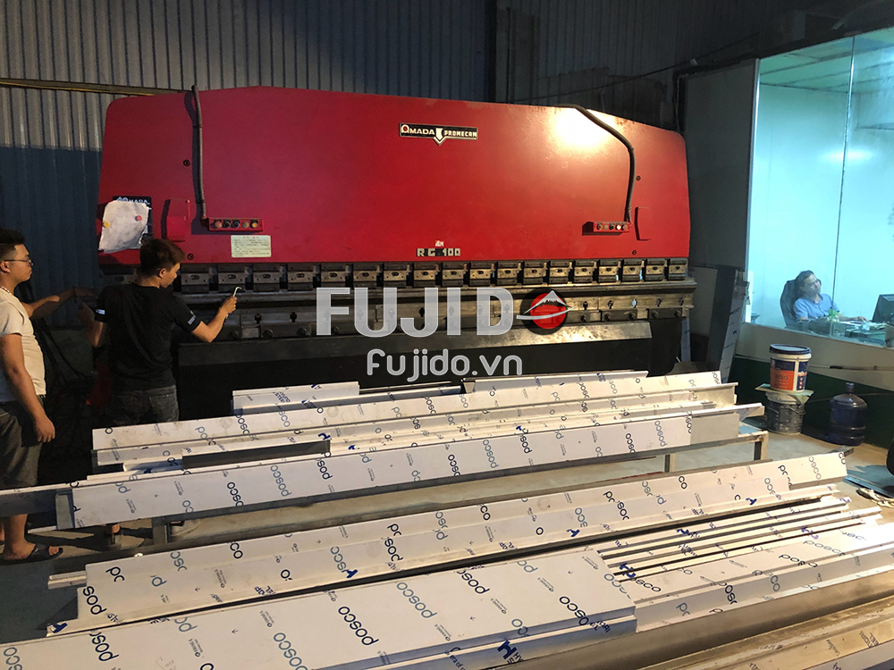 dia chi gia cong chan gap inox tam 5 2