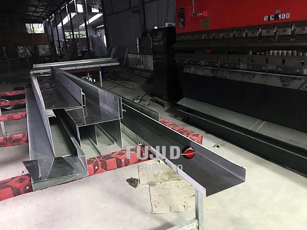 gia cong chan gap inox thue51