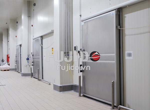 cua kho lanh giai phap kiem soat nhiet do toi uu cung fujido 1