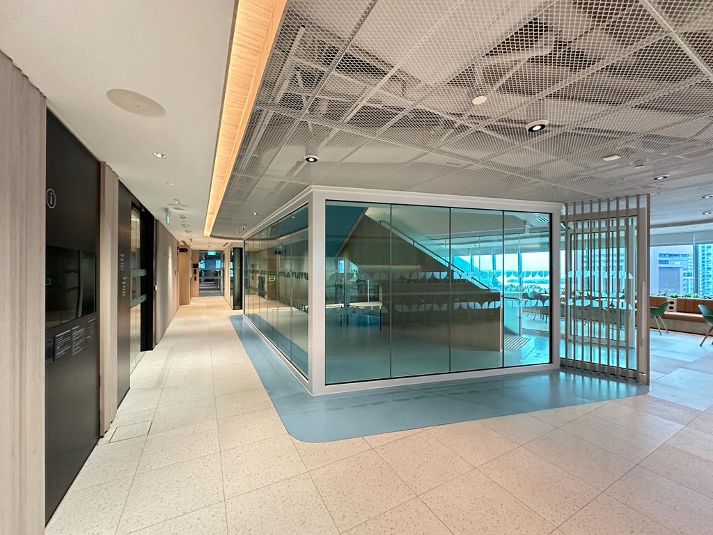 vach kinh chong chay ha noi giai phap an toan va tham my cho cong trinh cung fujido 2