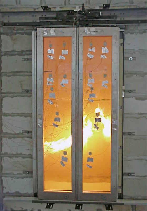 cua kinh chong chay khung bao thep fujido giai phap an toan hien dai cho moi cong trinh 1