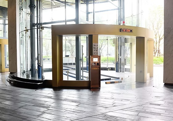 lap dat cua tu dong truot cong va quy trinh tai fujido 4