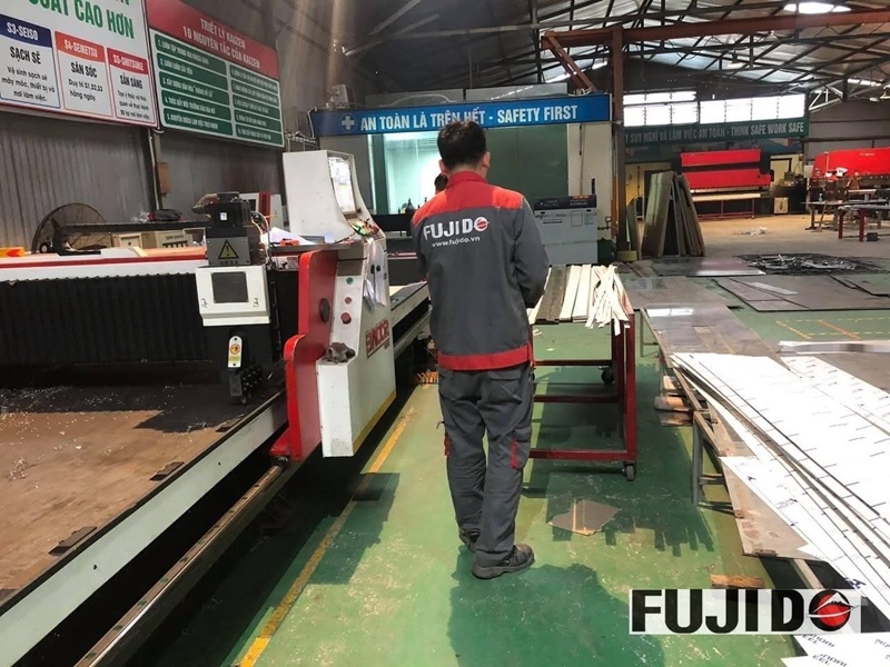 gia cong inox chuyen nghiep voi may bao ranh inox hien dai 2
